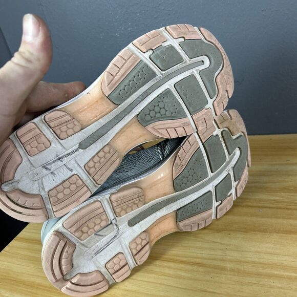 ASICS Gel Nimbus 20 Grey/Seashell Pink Womens 10.5 Running Sneaker - Picture 9 of 10